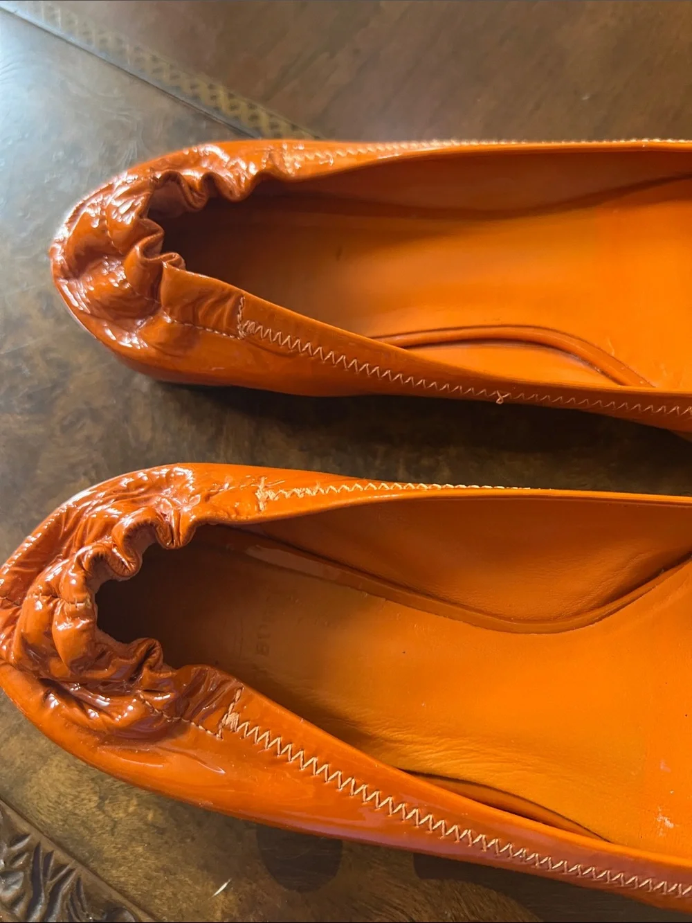 Tory Burch Leather flat shoes ( unique color )